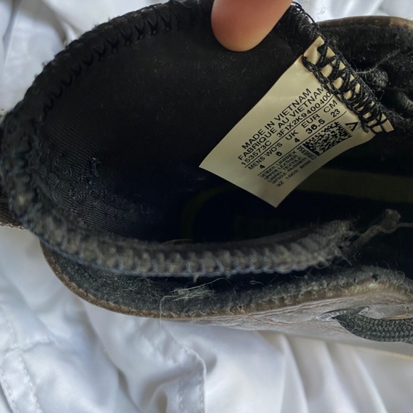 Waterproof converse - Picture 2 of 4